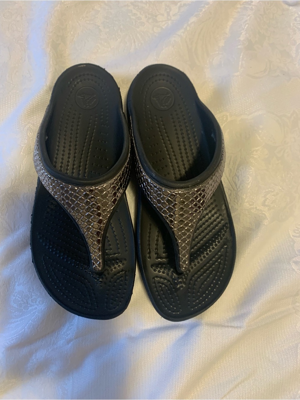 CROCS Black Sandal Thong with Metallic Silver Straps 7W